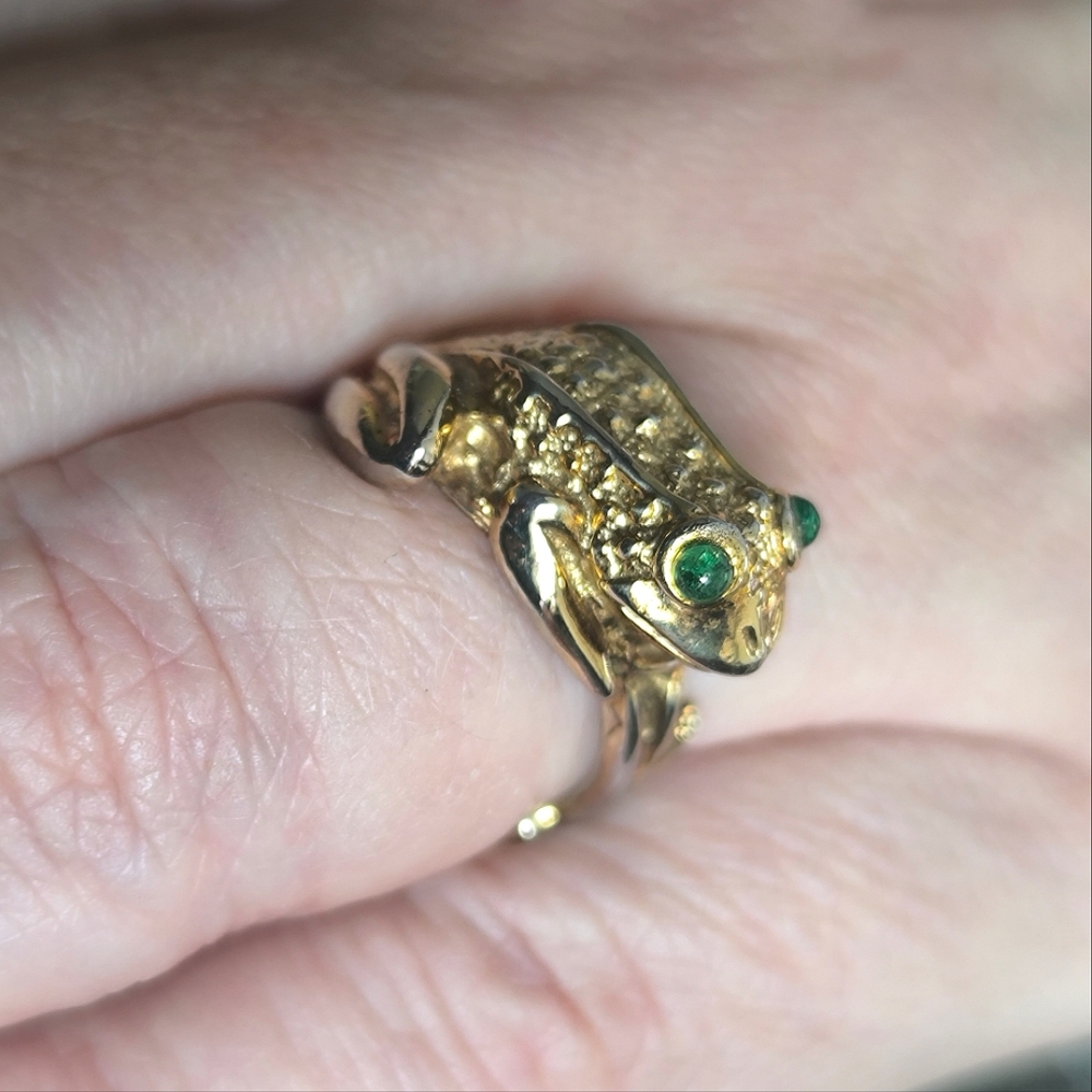 Natural Emeralds Yellow Gold Plated Solid White Gold Frog Ring - Picture 11 of 17